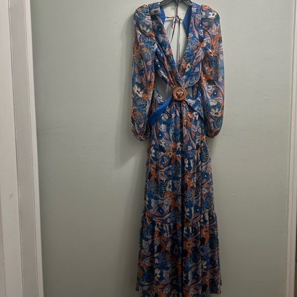 NWT GIANNI BINI LONG FLORAL PRINT LONG SLEEVE DEEP V NECK CUT OUT TIERED DRESS - Picture 2 of 7